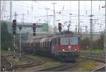 Re 4/4 II 11246 und 620 088-5 ziehen einen Getreidezug aus Kleinhnigen Hafen durch Basel Bad Bf.