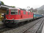 Ersatzzug fr IR 1467 mit Re 4/4 II 11127 im Bahnhof Interlaken West, 25.09.2010.