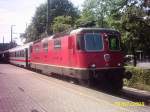 Re 4/4 im Sommer 2002 mit einem Eurocity am Bahnhof in Bregenz (A).