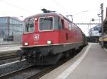 Re 4/4 II 11223 mit OLMA-Extrazug 33511 im Bahnhof Wil, 09.10.2010.