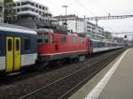 Re 4/4 II 11125 mit Ersatzkomposition als IR 2334 im Bahnhof Thalwil.