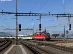 Re 4/4'' 11172 erreicht am 5.11.2010 Rapperswil mit einem Voralpen-Express nach Romanshorn.