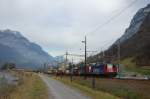 Re 420 160 und eine Re 620 am 02.11.2010 mit einem Gterzug bei der Ausfahrt aus Erstfeld