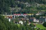 Je zwei unbekannte SBB Re 4/4 II (Re 420/421) oder Re 4/4 III (Re 430) und Re 6/6 (Re 620) mit einem KLV-Zug auf der Mittleren Meienreussbrücke bei Wassen auf der Fahrt in Richtung Erstfeld