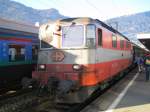 Die Re 4/4'' 11106 stand am 12.11.05 mit dem IR 2165 in Arth-Goldau.