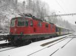 Re 4/4 II 11155 (anstelle RBDe 560) mit Regio 6541/6540 beim wenden im Bahnhof Gnsbrunnen.