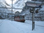 Re 4/4 II 11108 mit IR 2174 in Gschenen, 27.12.2010.