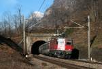 11197 mit dem IR 2169 (Basel SBB-Locarno) bei Biasca 30.12.10