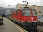 Re 4/4 II 11158 mit EW I/II Pendel als Ersatzkomposition zum IR 2127 in Biel, 07.01.2011.