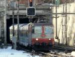 Ehemalige Swiss-Express Re 4/4 II 11109 mit der Voralpenexpress am Haken
bei der Ausfahrt Rosenbergtunnel. St. Gallen St. Fiden 04.02.2011,