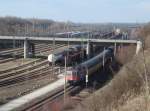 421 380-7 der SBB-Cargo mit einem leeren PKW-Transport als bergabe zum Mnchner BMW-Stammwerk im Rbf Mnchen Nord, 08.02.11.