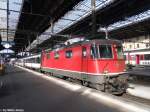 Die Folien-Bobo, Re 4/4'' 11172 mit dem IR 1973 nach Zrich am 7.2.2011 in Basel SBB.