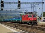 Die Re 4/4 11216 am 29.08.2008 mit einem Regio bei der Einfahrt in Liestal.