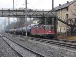 SBB - Re 4/4 11333 zusammen mit der Re 4/4 11261 bei der Durchfahrt im alten Bahnhof Biel-Mett am 15.02.2011 ..