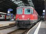 SBB - Re 4/4  11172 vor IR nach Genf im Bahnhof Lausanne am 26.02.2011