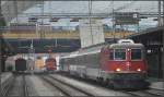 Re 4/4 II 11122 mit RheintalExpress nach St.Gallen in Chur.