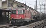 Re 4/4 II 11293 mit Oelzug in Landquart.