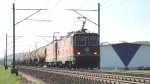 Eine Re 8/8  mit der fhrenden Re 4/4  11326 schleppen am 08.04.11 einen schweren lzug in Richtung Zielbahnhof Rothenburg.