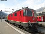 Re 4/4'' 11215 mit dem EC 6 am 30.3.2011 in Chur, wo man heutzutage Glck haben muss, um vor einem solchen Zug eine Re 4/4'' zu sehen, denn planmssig wrde in diesem Umlauf eine Re 460 fahren.