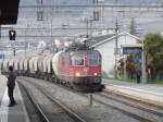 SBB - Re 4/4 11297 mit Re 4/4 vor Gterzug bei der Durchfahrt im Bahnhof von Aigle am 18.03.2011    