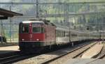 Mit einem Salonwagen und einem IR nach Locarno fhrt am 07.05.11 die Re 4/4  11128 in Airolo ein.