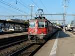 SBB - Re 4/4  11124 vor IR im Bahnhof Aarau am 17.04.2011