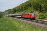 Re 4/4 II 11196 nhert sich am 23.4.11 Tecknau.