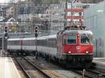 SBB - Re 4/4 11150 vor EC bei der einfahrt in den Bahnhof von Schaffhausen am 01.04.2011