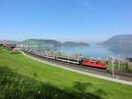 Re 4/4 II mit IR nach Locarno bei Immensee am 09.04.2011