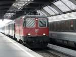 SBB - Re 4/4  11204 mit Schnellzug bei der einfahrt im Hauptbahnhof Zrich am 17.05.2011