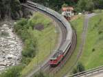 Re 4/4 II 11210 mit FS-EC bei Wassen am 11.06.2011