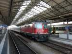 SBB - Re 4/4 11148 mit Regio im Bahnhof Lausanne am 12.06.2011