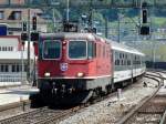 SBB - Re 4/4 11302 mit RE bei der einfahrt in den Bahnhof Lenzburg am  20.08.2011