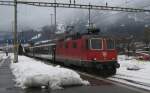 Re 4/4 II 11219 mit Entlastungszug (IC 10567) bei Einfahrt in Landquart.