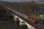 Re 4/4 II 11147 berquert am 29.3.12 mit dem IR 1967 die Reuss bei Turgi.