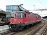 SBB - Re 4/4 11182 mit Re 4/4  11360 im Bahnhof Wil am 27.04.2012