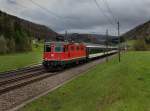 Die Re 4/4 11159 mit einem IR am 24.04.2012 unterwegs bei Tecknau.