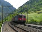 SBB - 420 347-7 + Re 6/6 + Re 4/4 vor Gterzug unterwegs bei Intschi am 08.05.2012