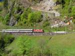 SBB - Re 4/4 11144 mit Schnellzug unterwegs bei Wassen am 08.05.201