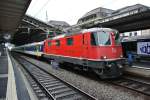 Die Re 4/4 II 11198 steht mit dem RE 2737 in Lausanne bereit, um in Krze nach St-Maurice zu fahren, 12.06.2012.