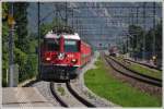 RE1224 aus Scuol-Tarasp mit Ge 4/4 II 625  Kblis  hlt in Chur Wiesental und RE3809 aus St.Gallen mit einer Re 4/4 II nhert sich ebenfalls Chur. Beide Zge haben jeweils Ankunft mit 38. (17.06.2012)