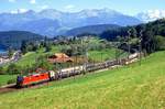 Re 4/4 II 11177 ist mit IC 830 bei Kumm vom Ltschberg kommend nach Thun und Bern unterwegs, 16.08.1987.