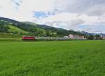 BLS RE 3319 bei Ausfahrt in Malters. Infolge kurzfristigem Ersatz wurde der BLS EWIII Pendel ausnahmsweise von einer SBB Re 4/4 II, 11116, gezogen, 05.08.2012.