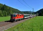 Eine Re 4/4 mit einem IR nach Bassel SBB am 27.08.2012 unterwegs bei Tecknau.