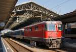 SBB Re 4/4 II 11128 (Re 420) mit einem IR am 29.05.2012 im Bahnhof Lausanne.