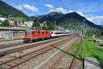 Planmssig verkehren keine Pendelzge ber den Gotthard. Desshalb ist der Einsatz eines Steuerwagens selten. Im Bild ist ein EWIV Steuerwagen hinter der Zuglok, Re 4/4 II 11191, bei Einfahrt in Airolo. Es handelt sich um den Entlastungszug 10286. Die ersten 4 Wagen bilden ein HVZ-Modul, welches normalerweise bers Wochenende in Zrich abgestellt ist, dahinter sind noch div. Bpm51, A EW IV (deklassiert) und ein D ex. SNCF, 02.09.2012.