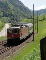 Re 4/4 II 11125 mit EC nach Zrich HB am 24.05.2012 bei Varenzo.