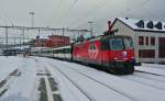 Wenn gengend Lion Re 4/4 II vorhanden sind, wird eine in einem Umlauf am Gotthard eingesetzt: im Bild ist die 420 203-2 an der Spitze des IR 2276 in Arth-Goldau.