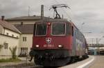 Und weiter geht die EC mit SBB Cargo RE 4/4 II. BR 421, hier bei Ausfahrt von Lindau Hbf am 13 sept 2012.