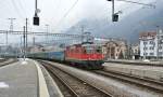 Re 4/4 II 11130 mit dem Oltner Reservependel als Ersatz IR 1777 bei Einfahrt in Chur, 25.01.2013.